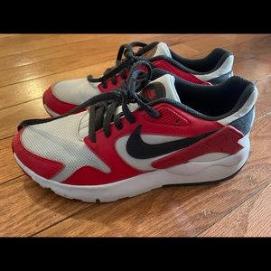 Nike boys size 5.5